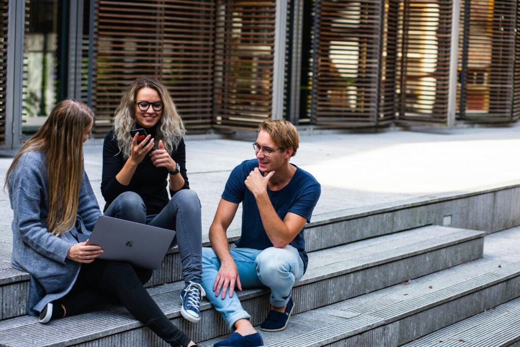 pexels buro millennial 636760 1438072 2