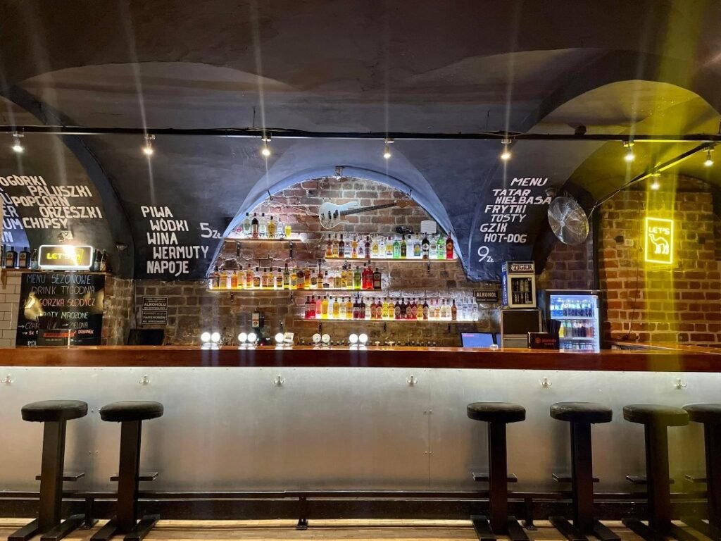 a cheap bar in wroclaw where you can buy cheap drinks